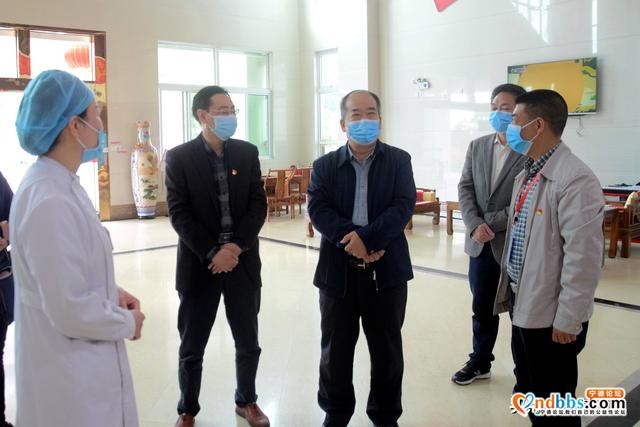 区人大常委会组织开展统筹推进新冠肺炎疫情防控和经济社会发展工作情况专题调研-1.jpg