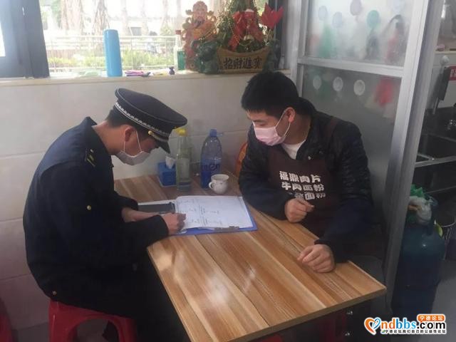 中心城区掀起占道经营专项整治，不服从管理摊点将被严处-2.jpg