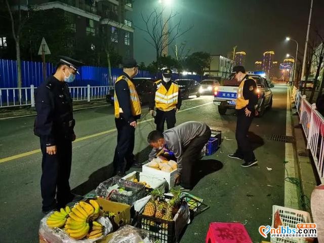 中心城区掀起占道经营专项整治，不服从管理摊点将被严处-1.jpg