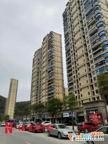 宁德一28层高楼挖出800m?“地宫”楼上住着300多人-2.jpg