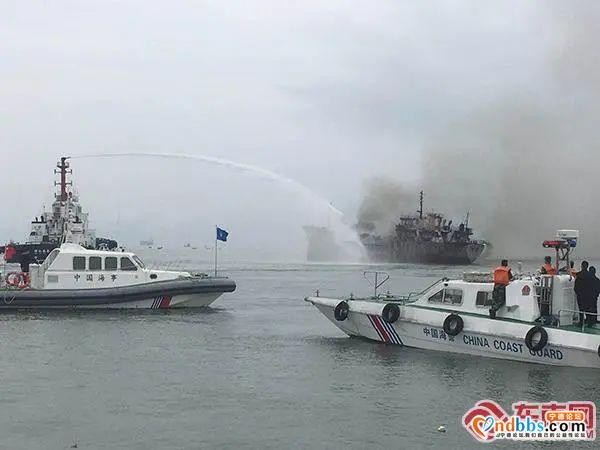 突发！宁德海域一油船起火 3船员获救1名水手失踪-4.jpg