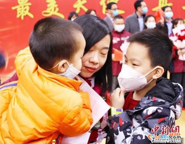 宁德首批援鄂医疗分队凯旋：和家人好好吃一餐团圆饭-5.jpg