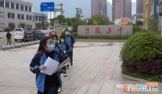 等了55天，终于开学了！记者带你听听高三师生的心里话-3.jpg