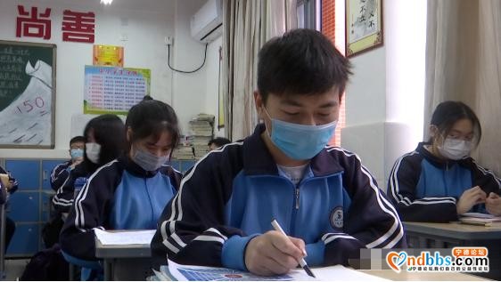 等了55天，终于开学了！记者带你听听高三师生的心里话-17.jpg
