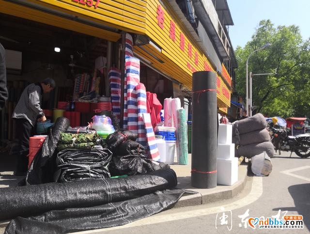 黑榜｜蕉城多路段存在车辆违停、路面破损、占道经营等不文明现象-3.jpg