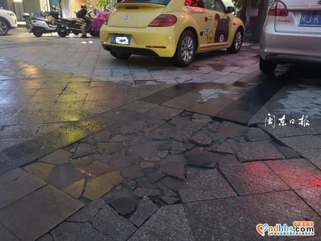 宁德市区北岸公园附近人行道破损，有安全隐患-4.jpg