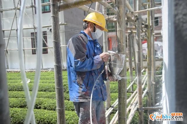 外表大整容！鹅卵石步道，房屋外立面改造忙的很……-4.jpg