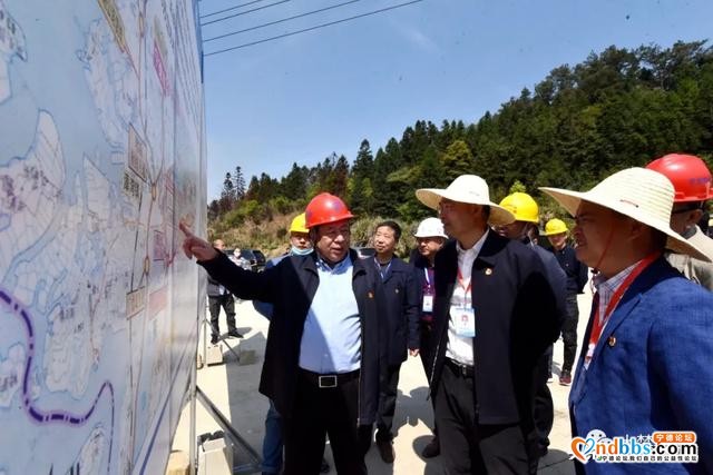 何必良调研重点项目建设：倒排工期，挂图作战！-1.jpg