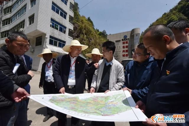 何必良调研重点项目建设：倒排工期，挂图作战！-3.jpg