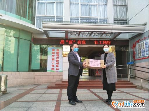 宁德：爱心企业捐赠防疫物质助力高三学子复学-2.jpg