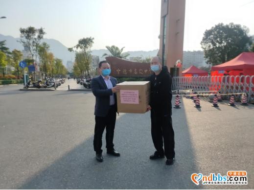 宁德：爱心企业捐赠防疫物质助力高三学子复学-3.jpg