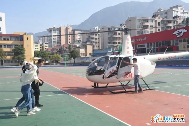 宁德援鄂医务人员乘直升机逛蕉城赏美景-5.jpg