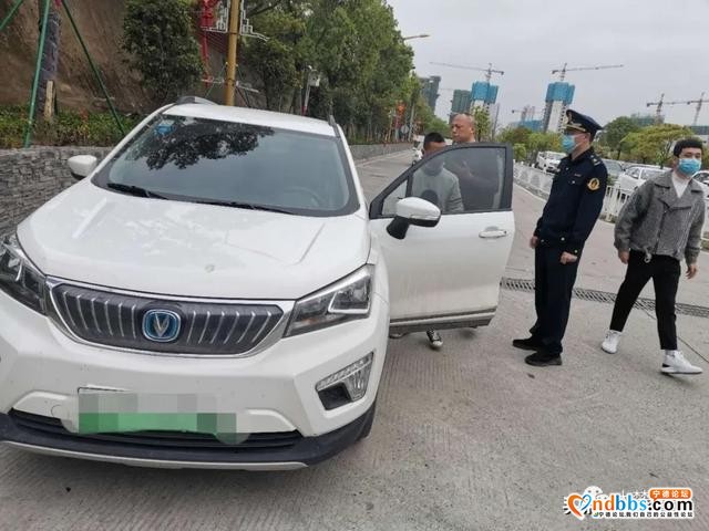 直击现场！宁德火车站无证网约车被逮个正着！-1.jpg