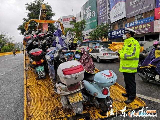 交警部门在中心城区整治超标电动车-4.jpg