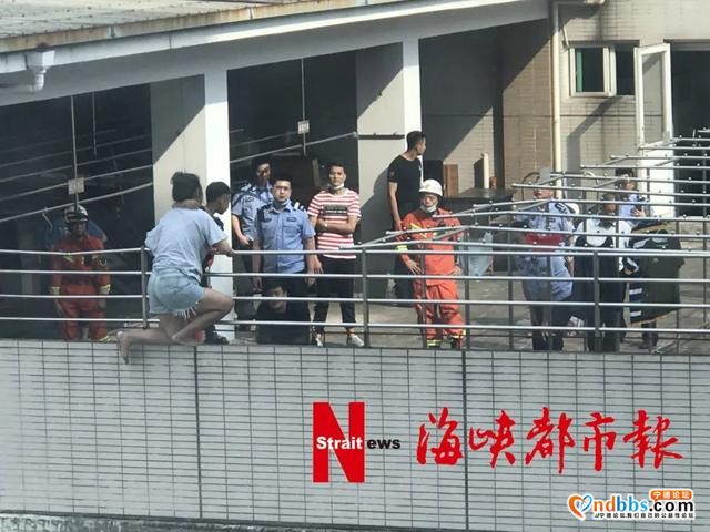 事发宁德，女子抱着儿子欲从9楼-1.jpg
