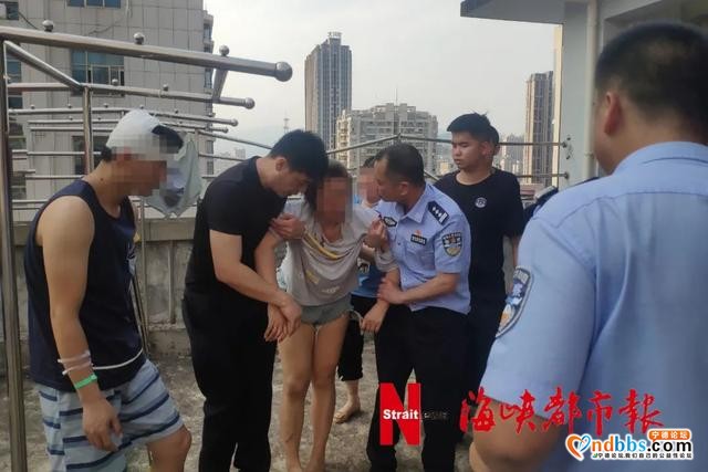 事发宁德，女子抱着儿子欲从9楼-4.jpg