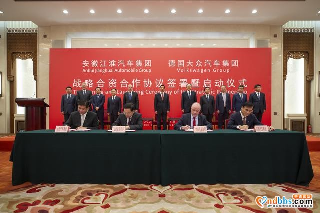 车市周“数”评丨宁德时代与比亚迪“隔空互怼”，豪掷21亿欧元大众汽车绑定江淮、入主国轩高科-2.jpg