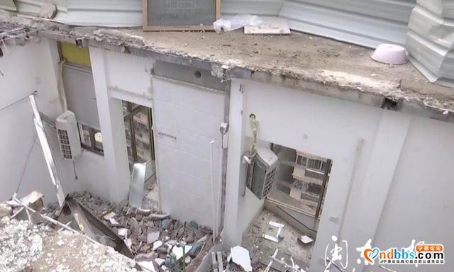 一套房屋隔出18个房间出租 东侨治违大队：拆-1.jpg