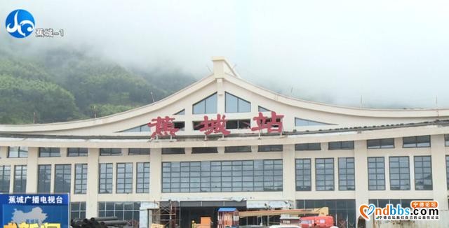 重点项目进展如何？何必良现场办公协调解决这些问题-7.jpg