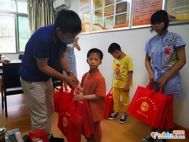 与爱同行 情暖“六一”丨我市各级工会开展“六一”儿童节慰问活动-13.jpg