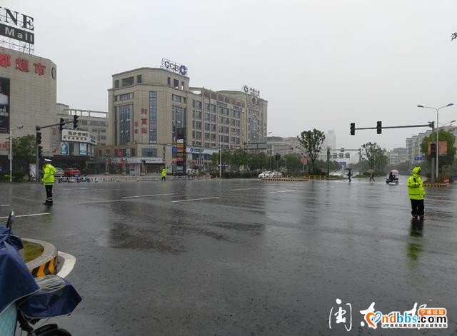 暴雨中坚守！他们是宁德这座城市最美的一道风景线……-2.jpg