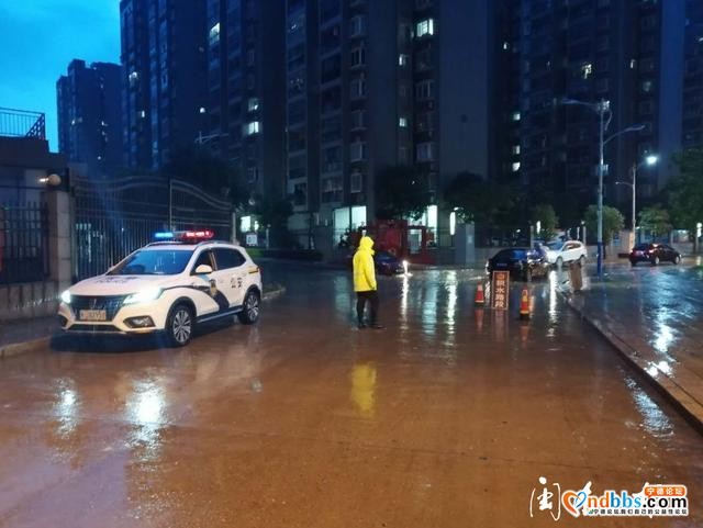 暴雨中坚守！他们是宁德这座城市最美的一道风景线……-4.jpg