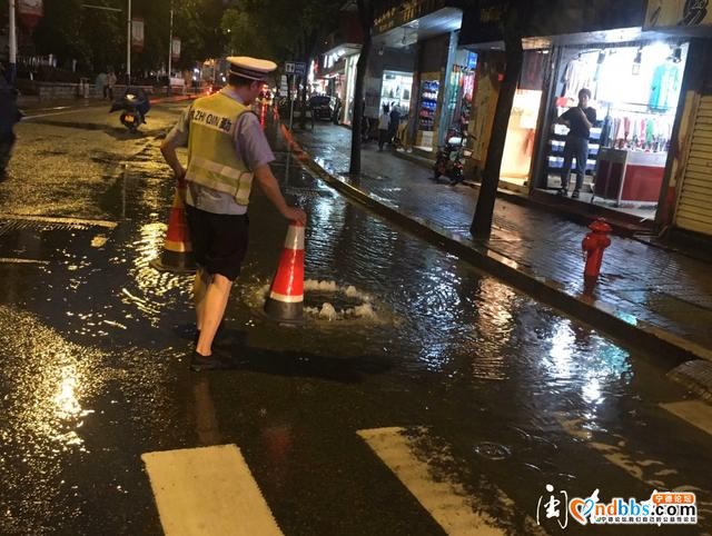暴雨中坚守！他们是宁德这座城市最美的一道风景线……-5.jpg