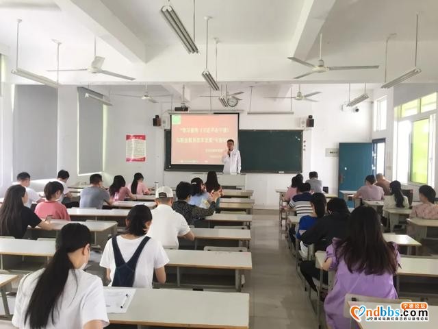 宁德职业技术学院：文化传媒系召开“学习宣传《习近平在宁德》与职业教育改革发展”专题研讨会-7.jpg