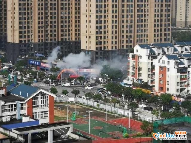 东侨两家店铺开业 违放烟花爆竹各领200元罚单-9.jpg