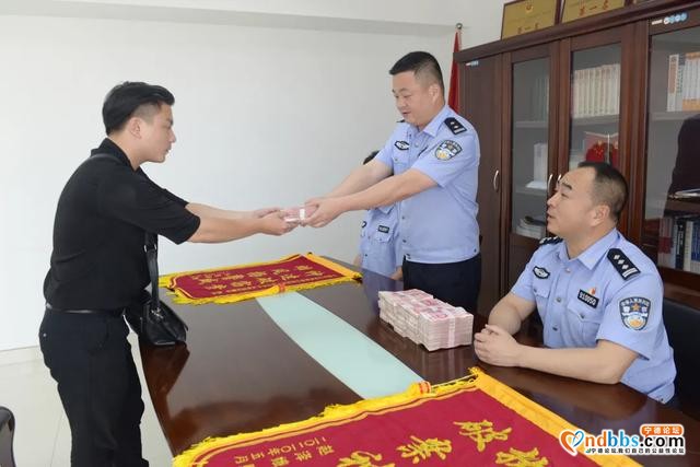返赃45万！蕉城公安举行返赃仪式-3.jpg