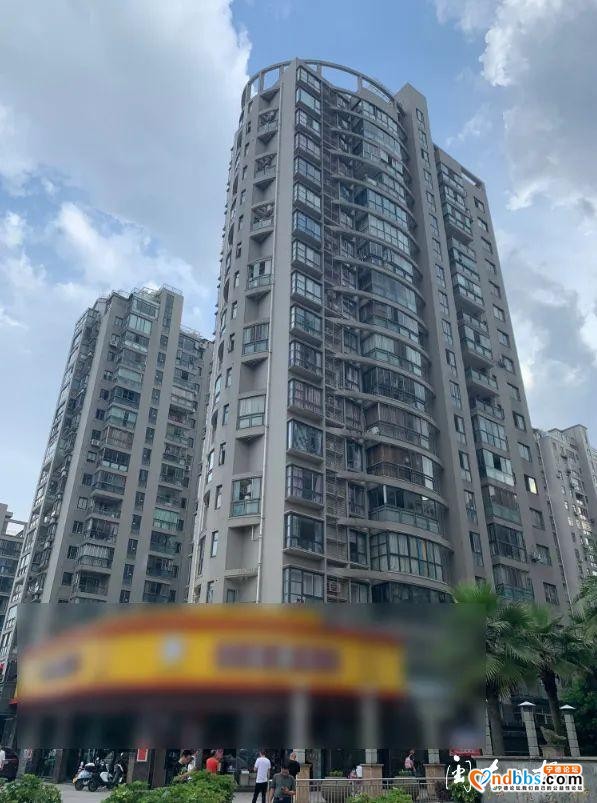 宁德3岁女童坠楼身亡 事发海滨一号小区-3.jpg