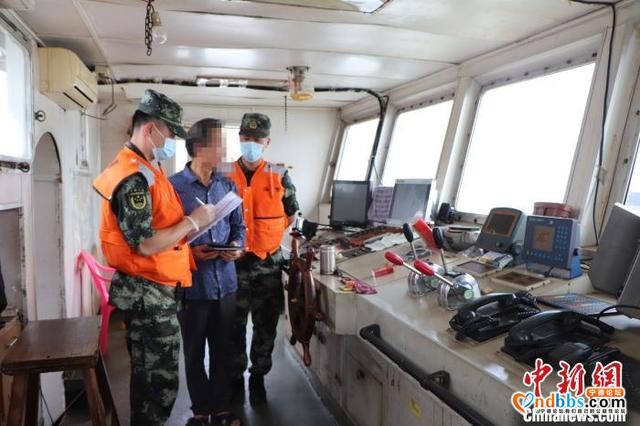 福建宁德海警一天查获4艘涉嫌非法倾倒废弃物船舶-2.jpg