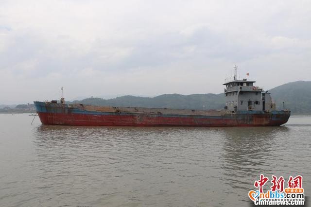 福建宁德海警一天查获4艘涉嫌非法倾倒废弃物船舶-1.jpg