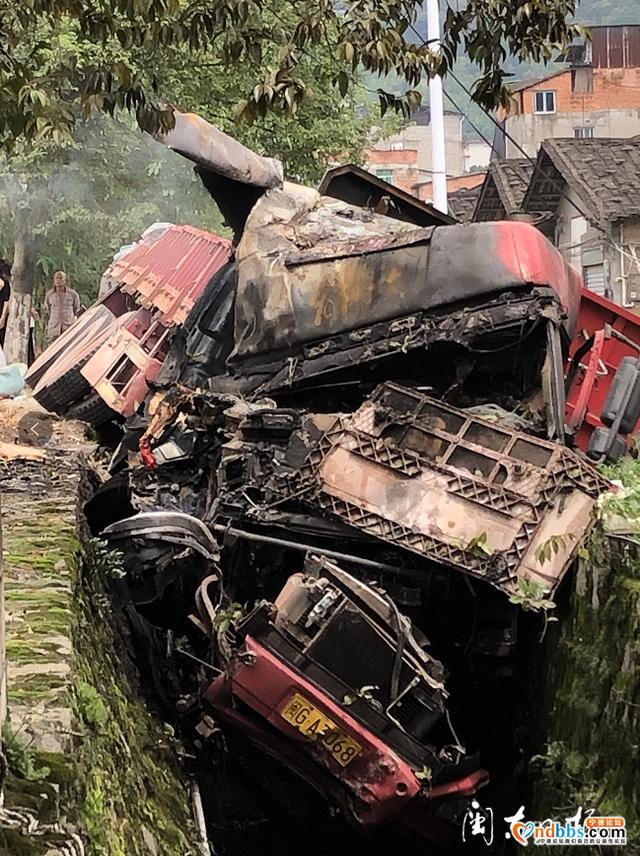 痛心！宁德金涵发生一起交通事故，已造成2人死亡，6人受伤-1.jpg