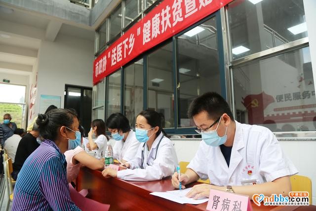 宁德市政协开展“送医下乡”健康扶贫暨“文化下乡”赠送书籍活动-3.jpg