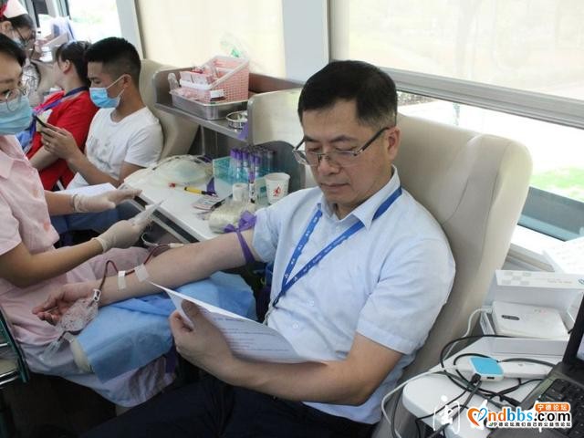 我市迎第17个世界献血者日活动在宁新能源举行 200余志愿者献血约70000毫升-1.jpg