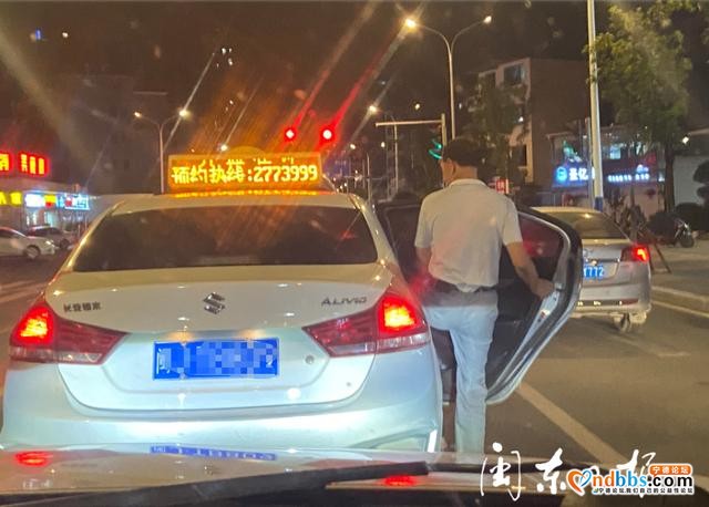 宁德新闻黑榜｜的士在红绿灯处上下客-3.jpg
