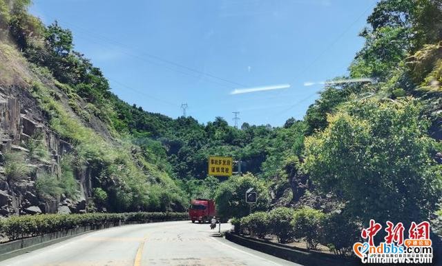 福建宁德一路段交通事故频发 附近居民盼整改-5.jpg