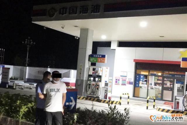 男子加油站抢夺金项链，福建宁德古田警方以快制快4小时破案-1.jpg