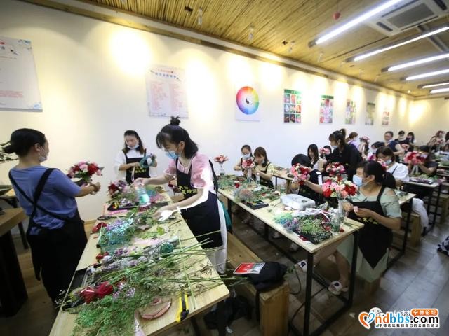 蕉城：解锁就业新技能，get插花技能成就花艺梦想-8.jpg