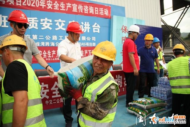 宁德市重点项目一线：防暑降温不马虎 建设进展有速度-1.jpg