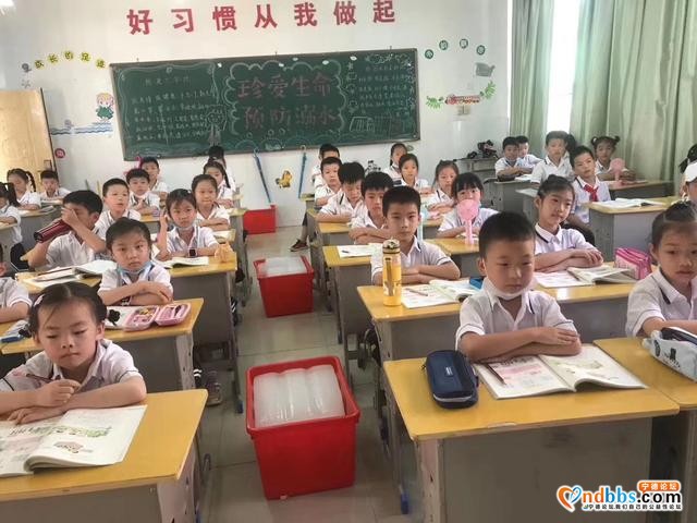 炎热酷暑“烤验”学生 宁德家长盼调整小学放暑假时间-1.jpg