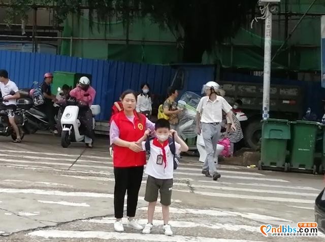 宁德市蕉城区实验小学：点赞！倾情护学的志愿者们-2.jpg