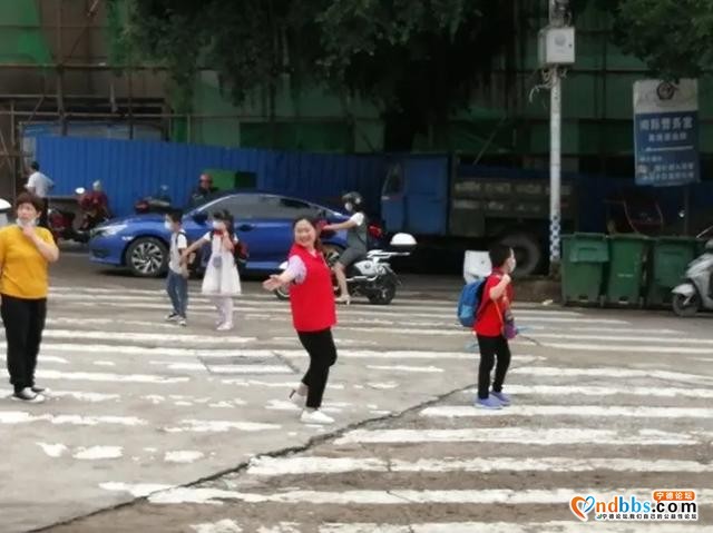 宁德市蕉城区实验小学：点赞！倾情护学的志愿者们-3.jpg