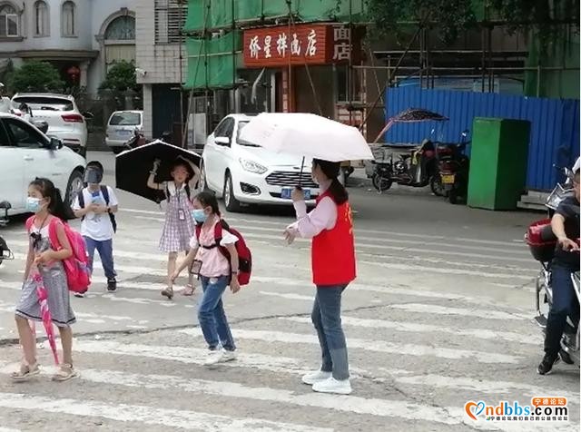 宁德市蕉城区实验小学：点赞！倾情护学的志愿者们-5.jpg