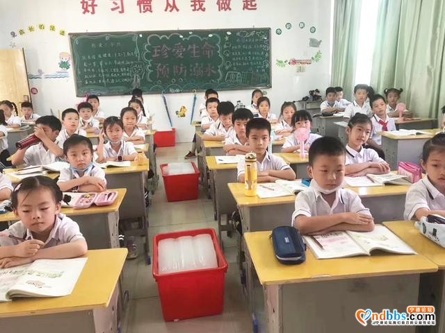 追踪报道：酷暑“烤”验下学生盼调整暑假时间 官方称已展开问卷调查和研究-3.jpg