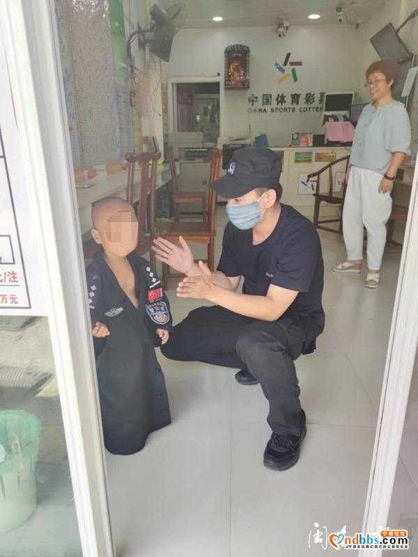 东侨：午睡醒来不见姥姥 2岁男童独自出门迷路-1.jpg