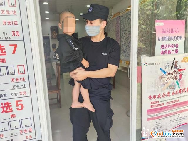 东侨：午睡醒来不见姥姥 2岁男童独自出门迷路-2.jpg