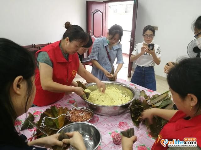 宁德市疾控中心党总支开展端午节走访慰问社区医务人员及困难群众主题党日活动-2.jpg