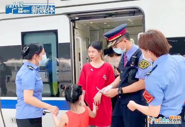 宁德：端午节，姐姐误上动车，被落下的妹妹在站台上大哭-1.jpg